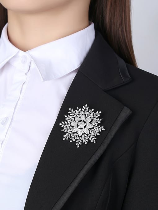 Snowflake diamanté brooch 